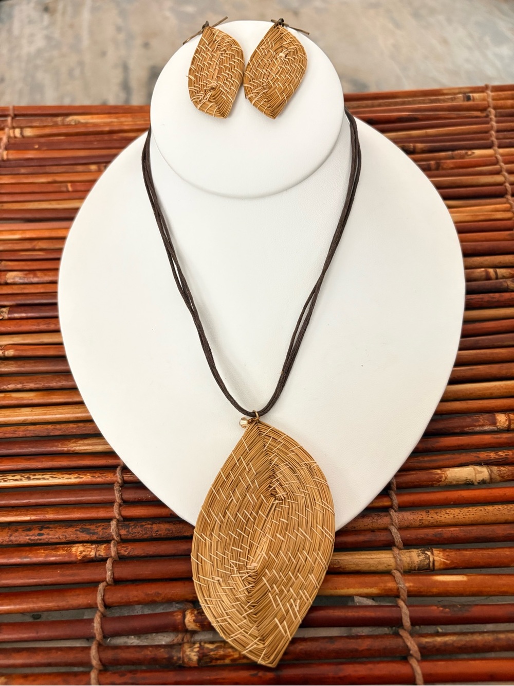 Seagrass Leaf Pendant Necklace and Earrings - Natural Brown 15”-17”